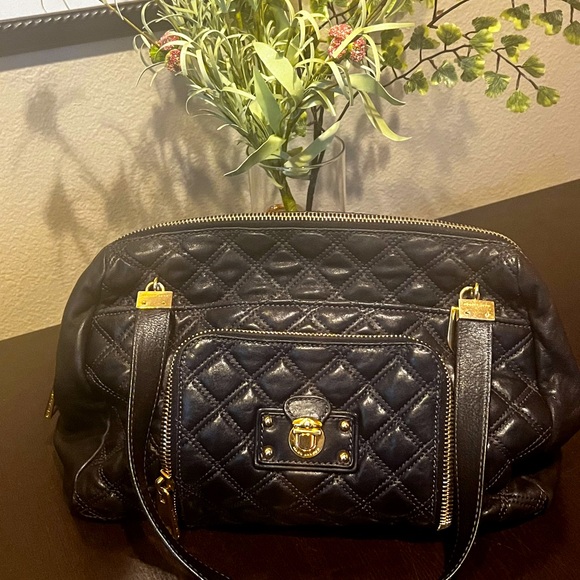 Marc Jacobs Handbags - Marc Jacobs quilted black leather handbag in great condition. Gold hardware.